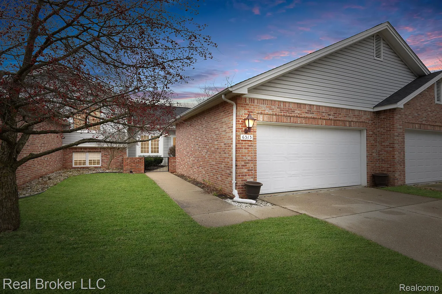 6313 Squire Lake Dr photo 1