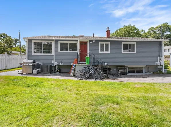 46 Stonehill Rd, Hyde Park, MA 02136