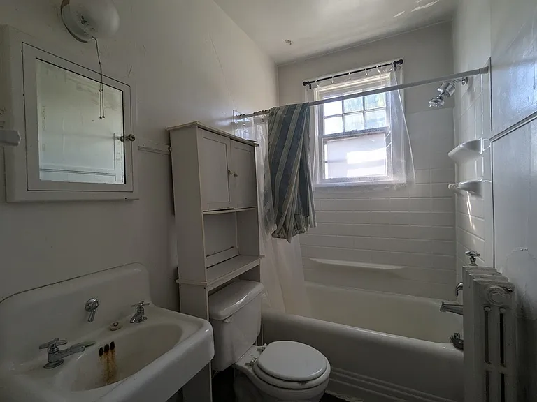 509 E 7th St #F — Photo 9