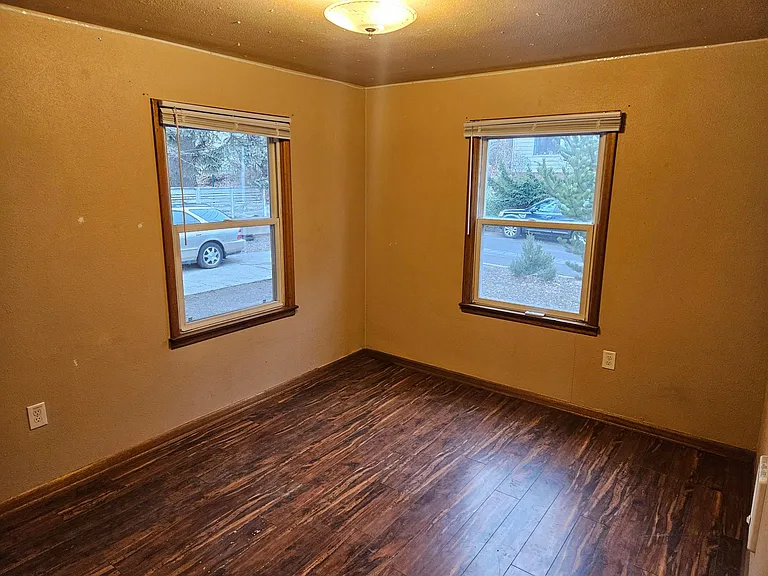 610 NE Illinois St #A — Photo 9