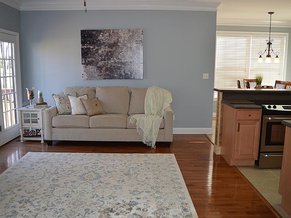 5th image of 955 Annatole Ln