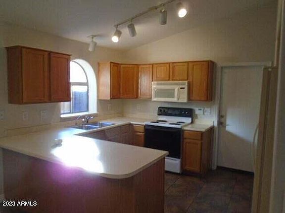 5th image of 16738 W Melvin St