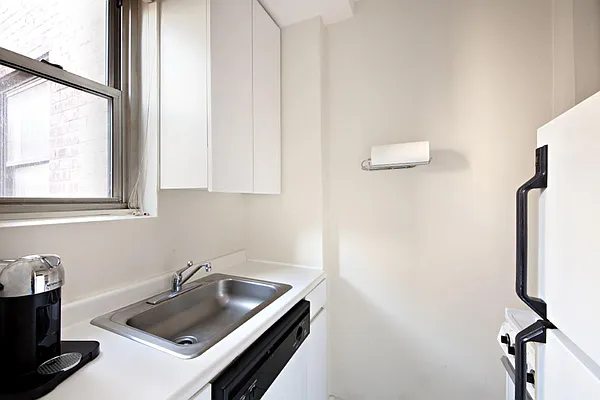 Sold by Triplemint | media 9