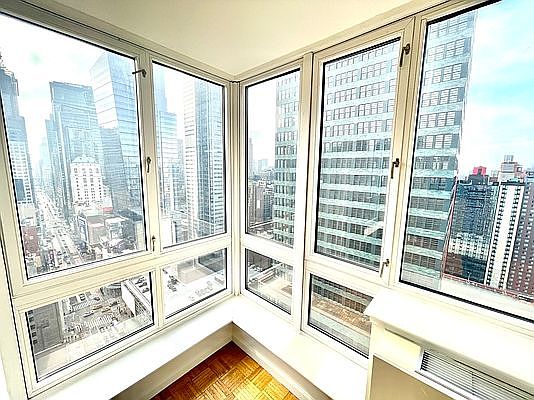 4th image of 350 W 43rd St APT 12A