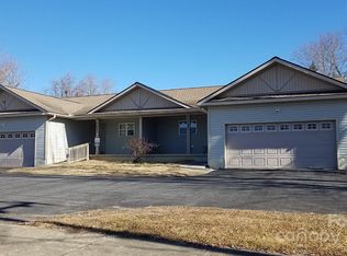 1484 Old Spartanburg Rd, Hendersonville, NC 28792