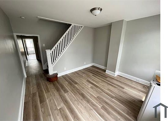 2nd image of 5016 Glenloch St