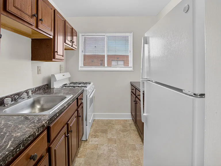 4550 Macarthur Blvd NW #302 — Photo 7