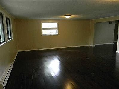 3rd image of 4520 E 42nd St