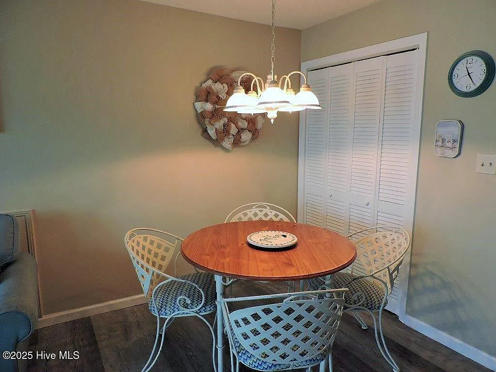 1 bed, 1.0 bath, $1,350 — Photo 3