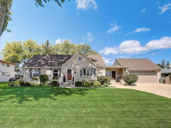 9512 West Howard AVENUE, Milwaukee, WI 53228