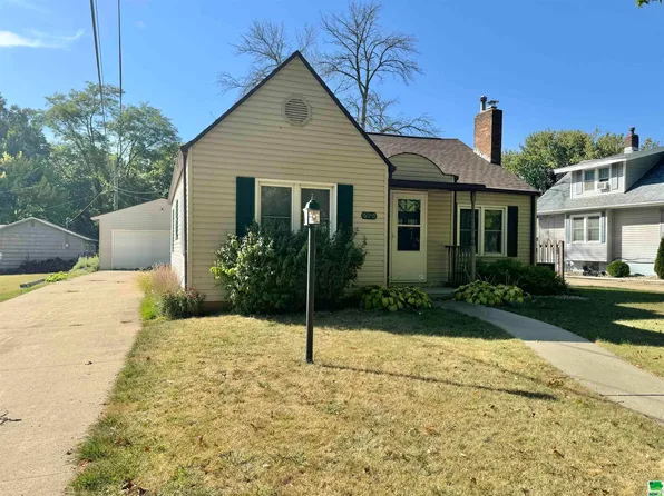 620 Early St, Storm Lake, IA 50588