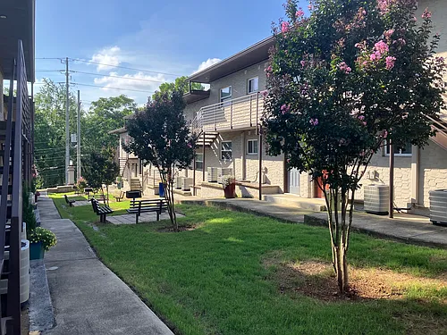Nine-4-Nine Apts Photo 1