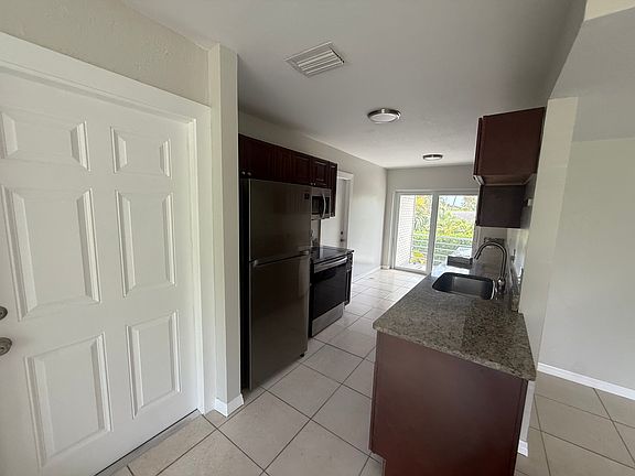 5th image of 11518 Landing Pl APT B4
