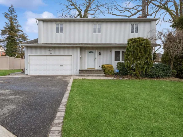 10 Cypress Lane, Plainview, NY 11803