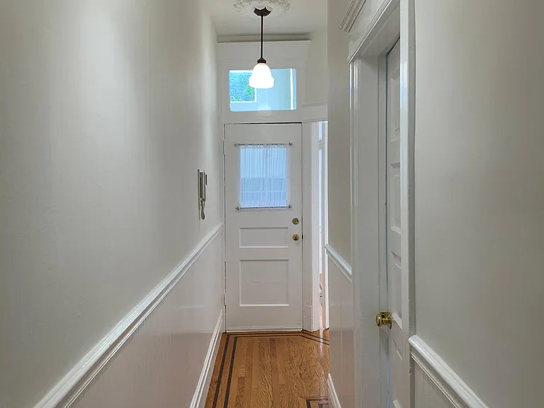 565 Natoma St — Photo 2