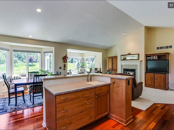 Kitchen-breakfast counter