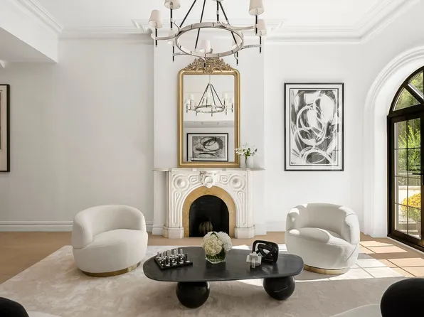 222 East 61st Street image 1 of 27