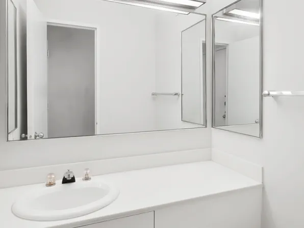 330 East 38th Street image 8 of 14