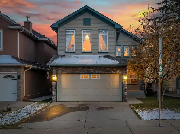 15 N Saddletree Dr NE, Calgary, AB T3J 5C7