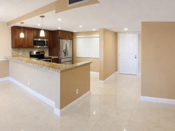 8020 Hampton Blvd APT 204, Pompano Beach, FL 33068