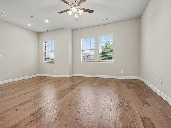 5th image of 315 Ferndale St