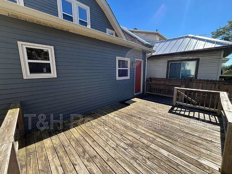 932 E Morris St — Photo 4