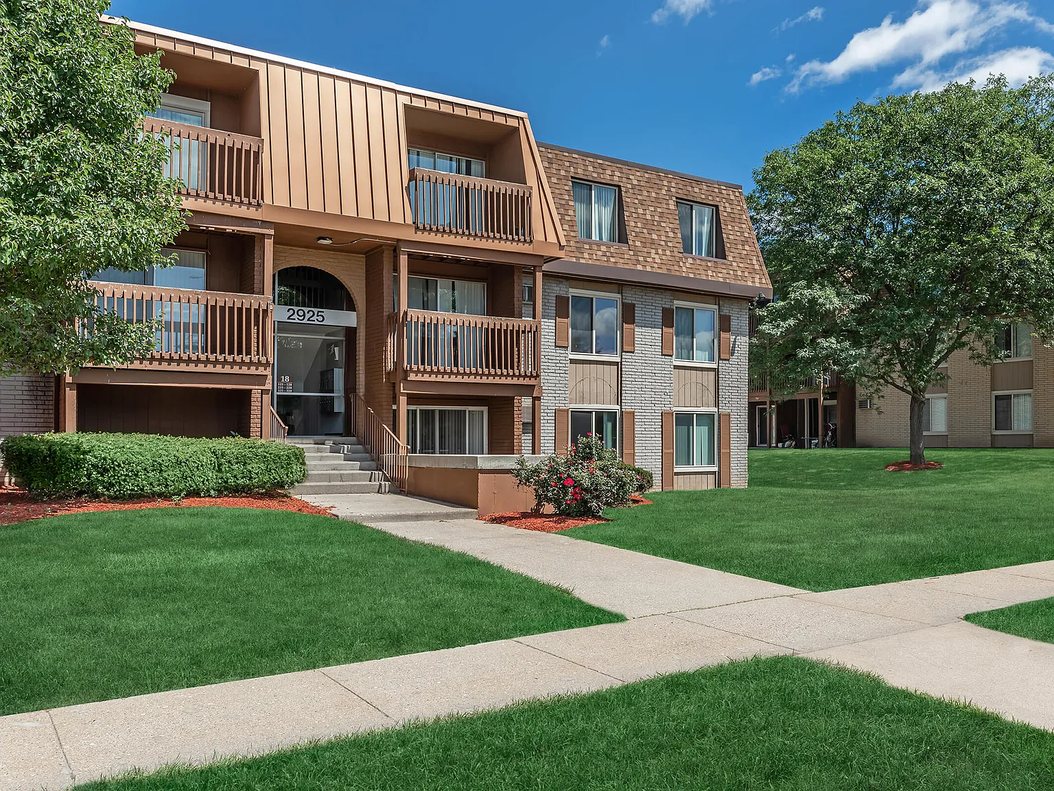 Towne Square Apartments and Townhomes — Photo 3