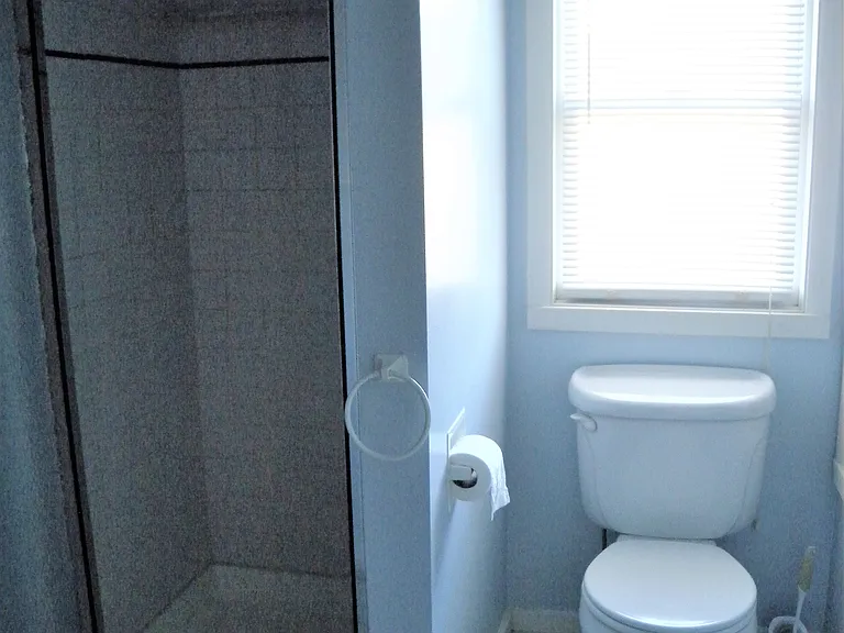 Ensuite bath in upper level bedroom