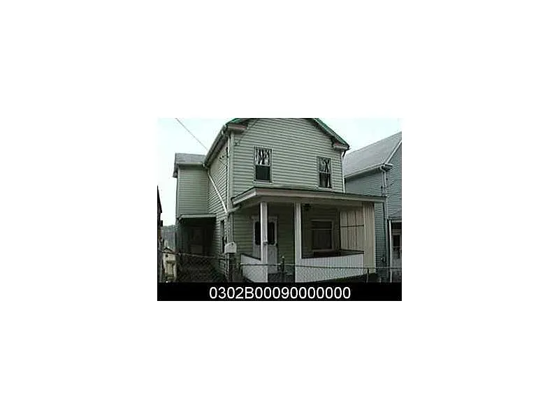 826 Spring St photo 1