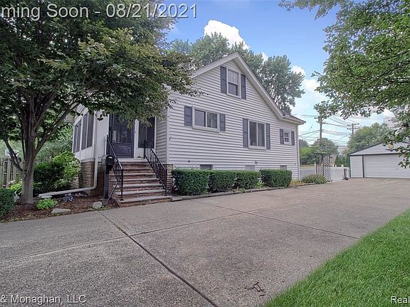 2nd image of 20706 Cedar St
