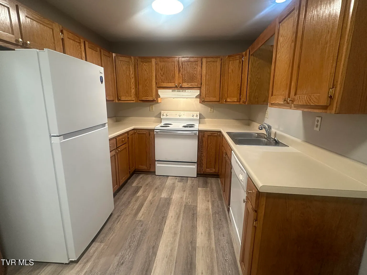2 bed, 840 sqft, $1,000 — Photo 2
