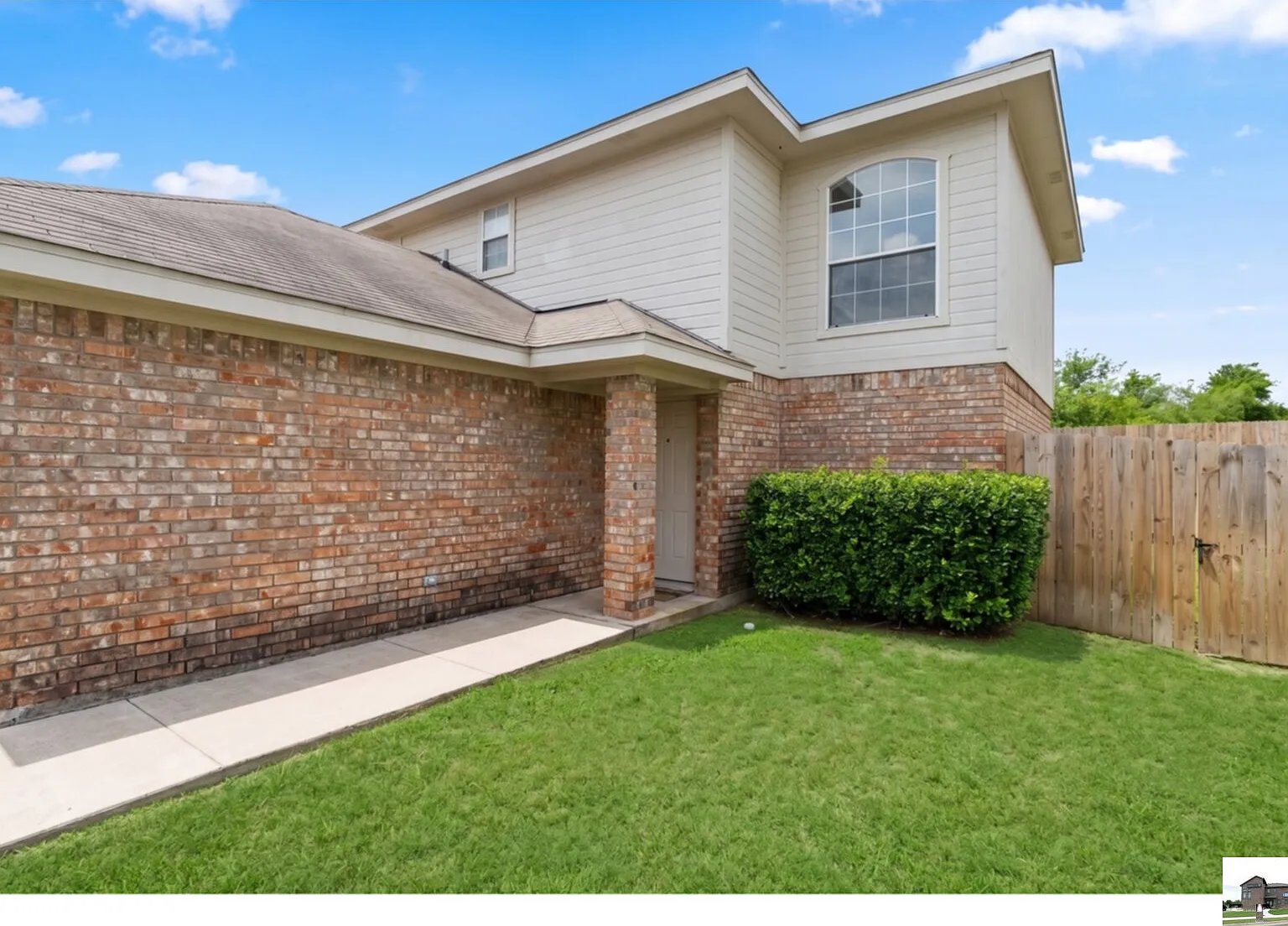 2 bed, 1.5 bath, 1110 sqft, $1,050 — Photo 2