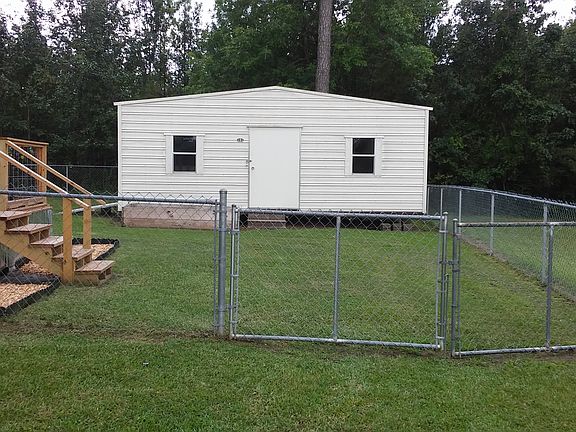 Building has electricity.