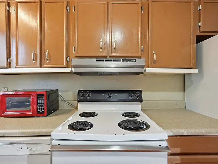 201 College Blvd E #11 — Photo 17