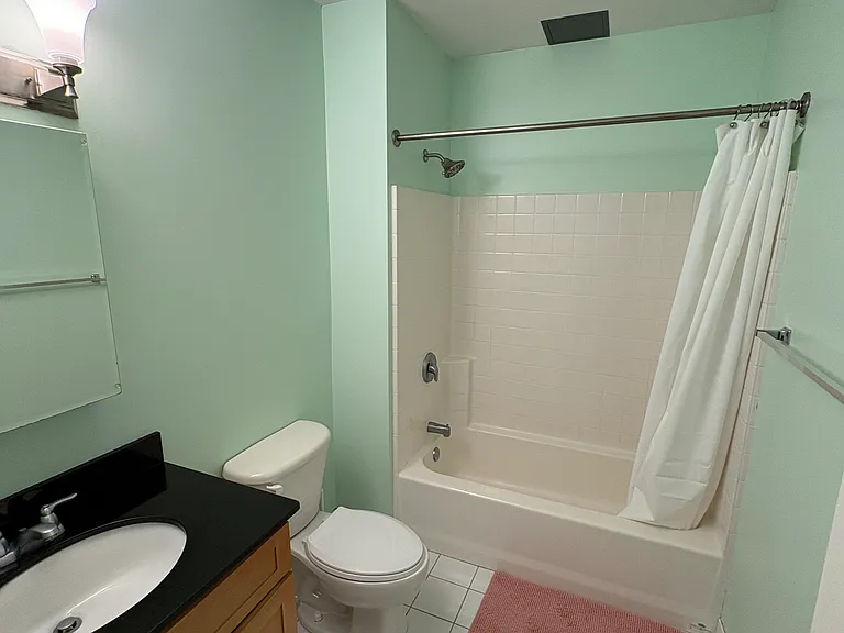 52 Lawrence Dr #314 — Photo 9