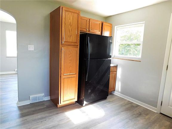 5th image of 205 W Tacoma Ave
