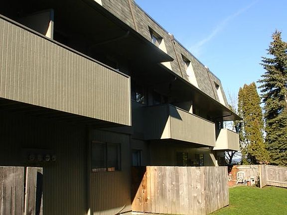One of the yards/breezeways between buildings