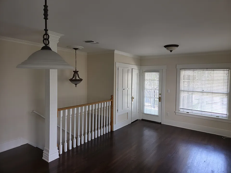 542 S El Molino Ave
