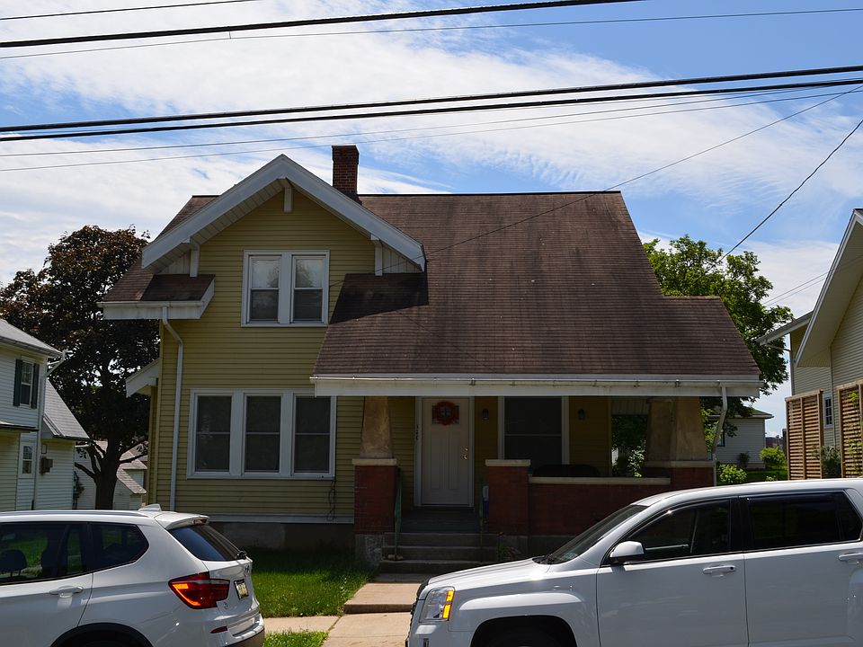 Front on E. Areba Ave.