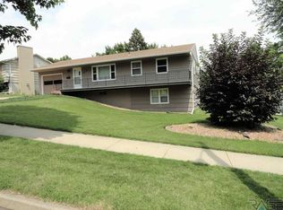 1108 S Laurie Dr, Sioux Falls, SD 57103