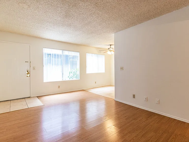 10845 Camarillo St — Photo 20