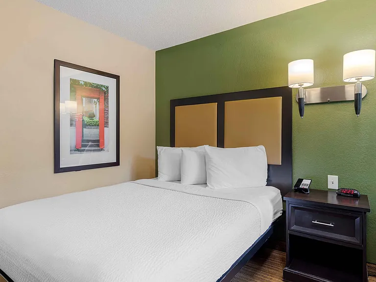 Studio Suite - 1 Queen Bed
