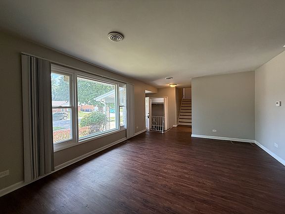 3rd image of 4108 Applewood Ln