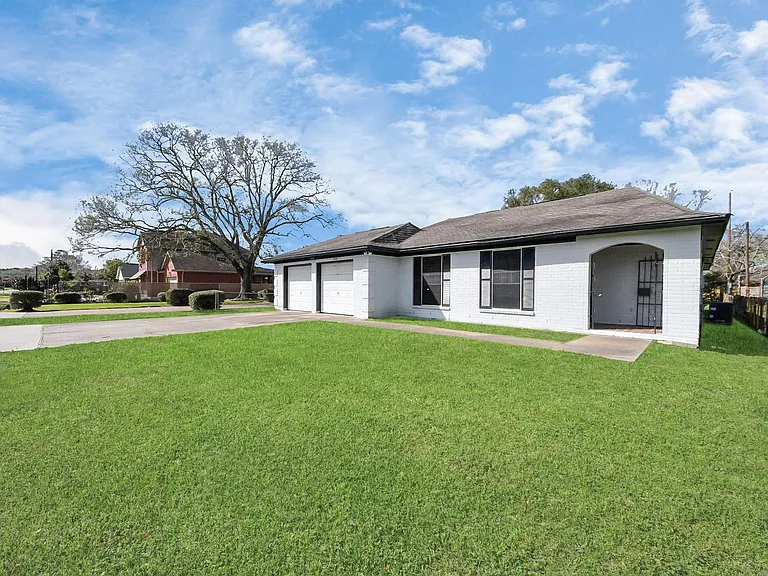 8105 Lanham Ln — Photo 3