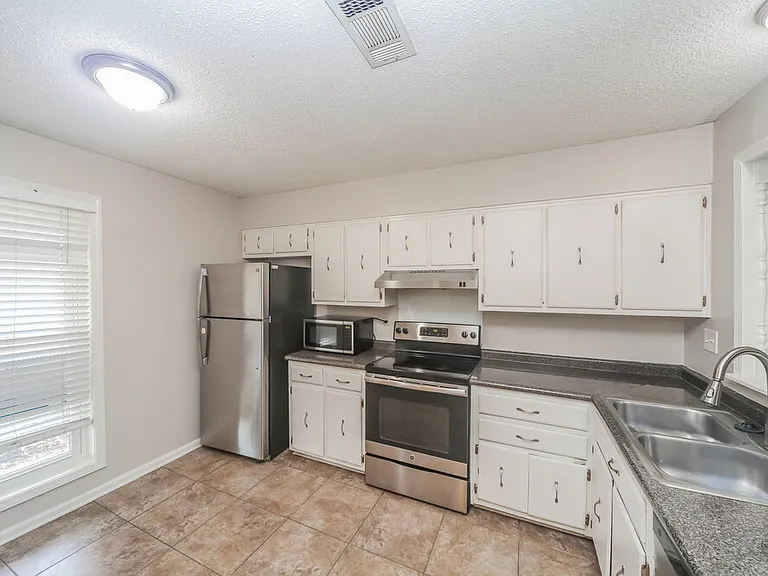 863 Hackberry Dr — Photo 6