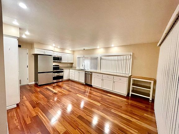 3rd image of 6261 Valroy Dr
