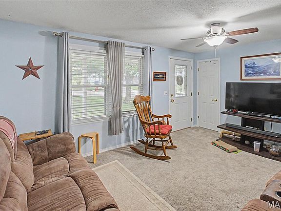 5th image of 105 Mary Ct