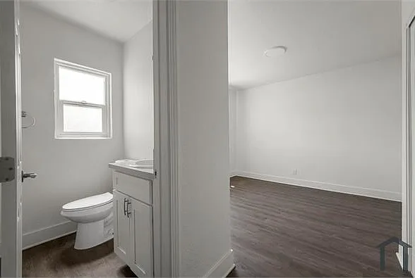 14626 Blythe St #10 — Photo 9