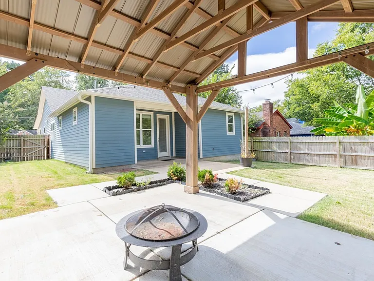 2912 Felix St — Photo 24