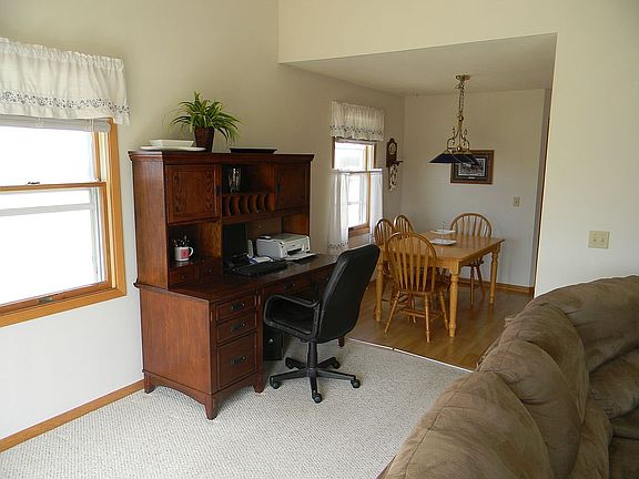 4th image of 611 Woodberry St